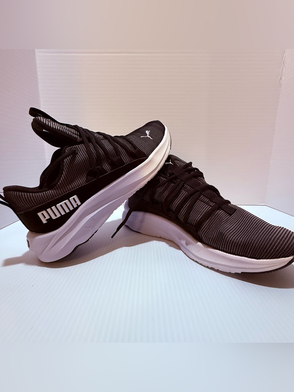 PUMA Softride Women’s Black/White Lace-Up Low Top Sneakers Size 8